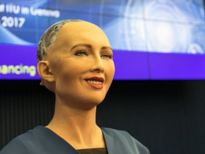 机器人索菲亚之父：2045年人类将可以和机器人结婚